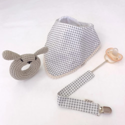 Babero+Portachupete Cuadrille Gris